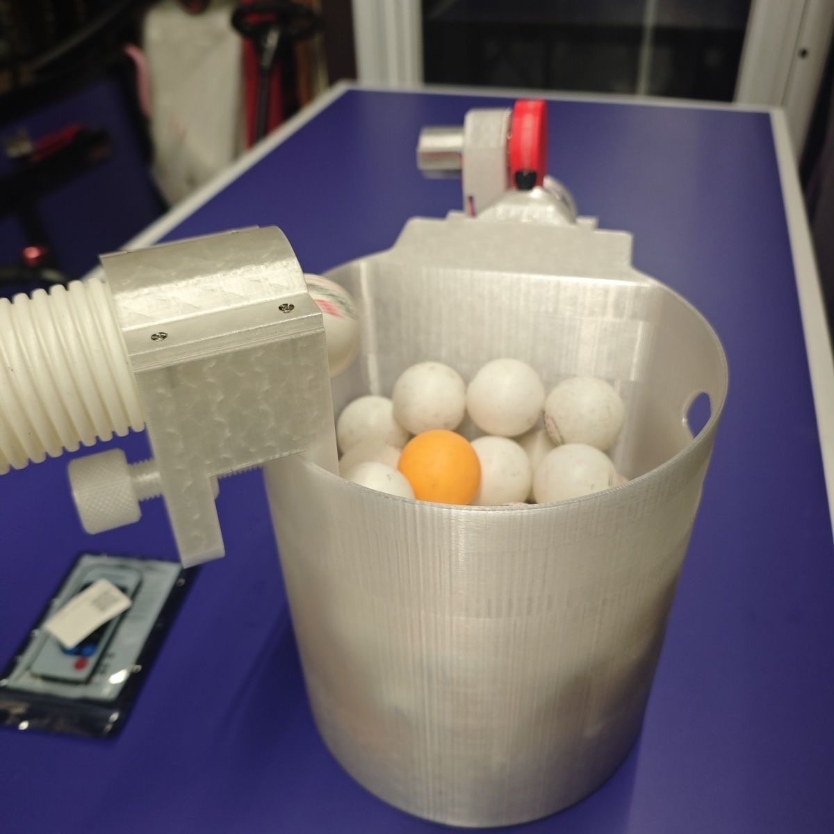 Table Tennis Gun - آلة تعبئة كرات تنس الطاولة الأوتوماتيكية